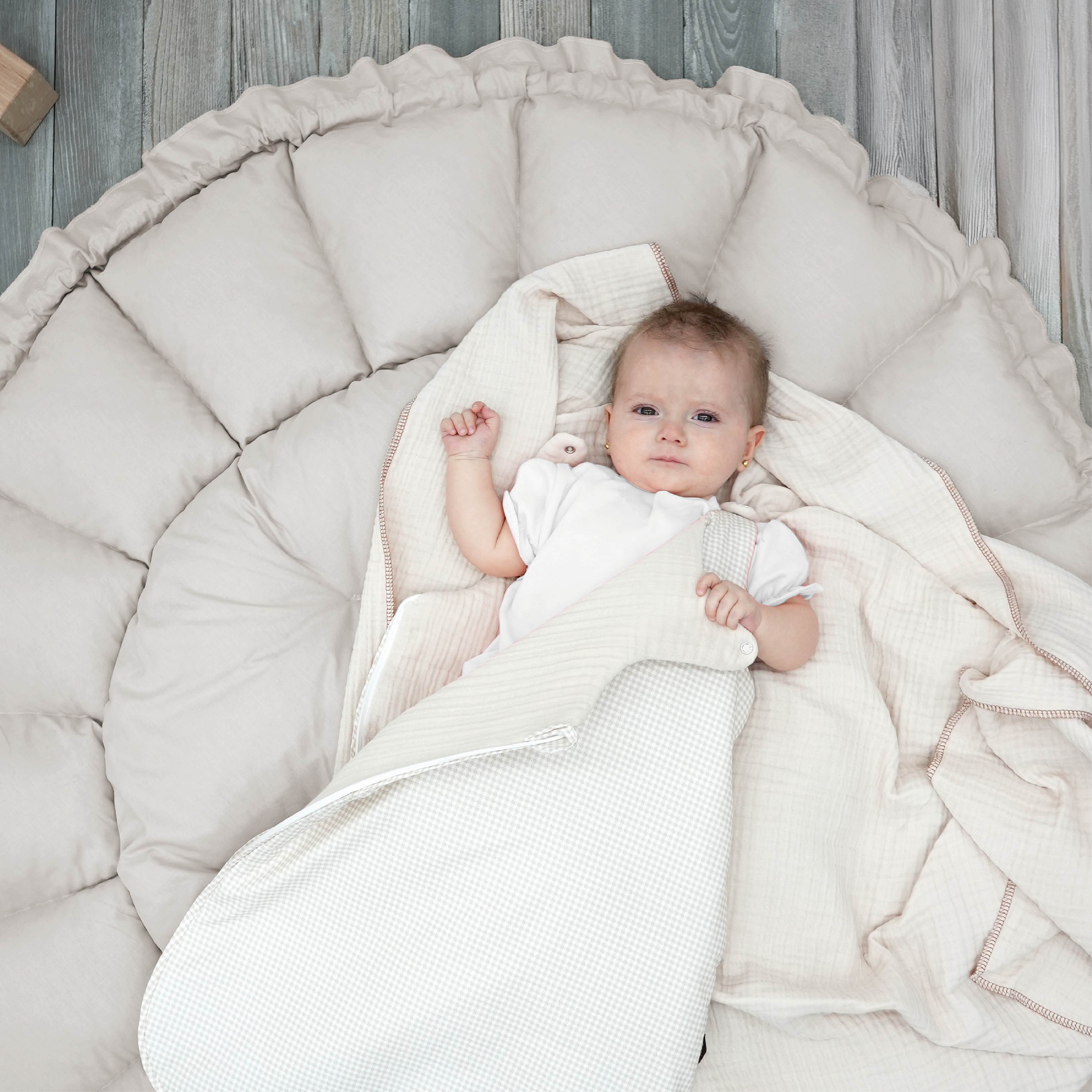 3-in-1 Babynest mit Kissen – Bloom Series | Nest, Spielmatte & Kuschelplatz - grau